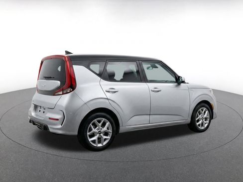 Used 2025 Kia Soul LX w/ LX Technology Package FWD image 6