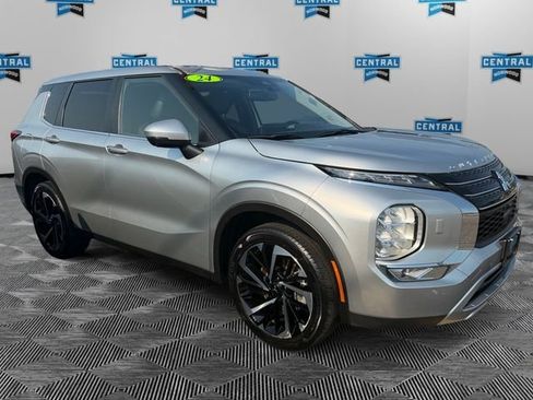 Used 2024 Mitsubishi Outlander AWD image 6