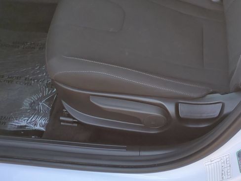 Used 2025 Hyundai Elantra SEL FWD image 35