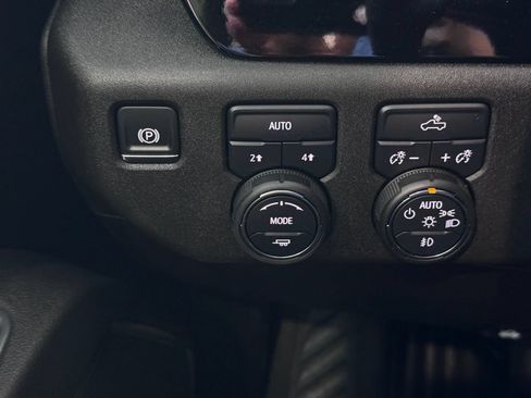 Certified 2025 Chevrolet Silverado 1500 RST AWD/4WD image 27