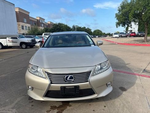 Used 2013 Lexus ES 300h w/ Luxury Pkg FWD image 2
