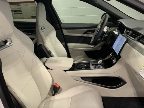 New 2026 Jaguar F-PACE R-Dynamic S image 14