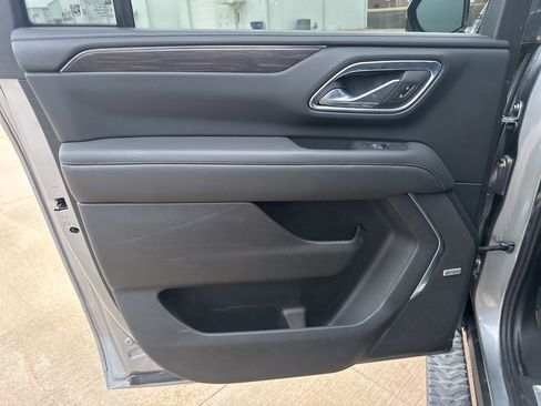 Used 2024 Chevrolet Suburban Z71 w/ Luxury Package image 30