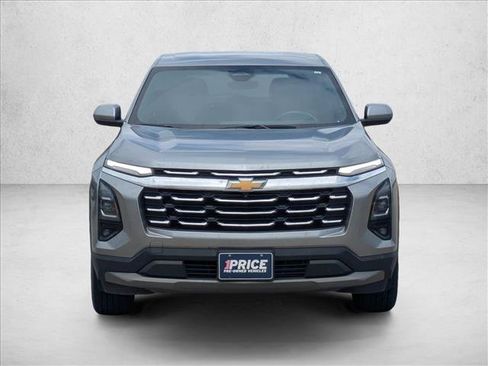Used 2025 Chevrolet Equinox LT w/ Safety and Technology Package FWD image 2
