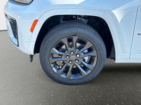 New 2026 Jeep Grand Cherokee Limited image 11