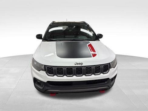 Used 2025 Jeep Compass Trailhawk AWD/4WD image 2