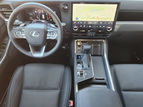 Used 2025 Lexus GX 550 w/ Accessory Package (2T) AWD/4WD image 26