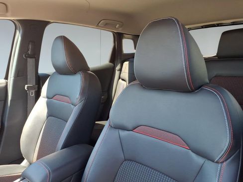 Used 2025 Nissan Kicks SR FWD image 17