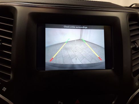 Used 2019 Jeep Cherokee Latitude Plus FWD image 13
