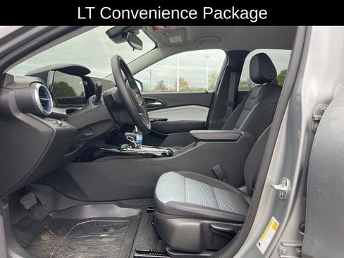 Used 2025 Chevrolet Trax LT w/ Driver Confidence Package FWD image 12