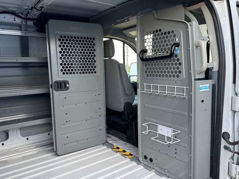 Used 2018 Ford Transit 250 130 Low Roof RWD image 14