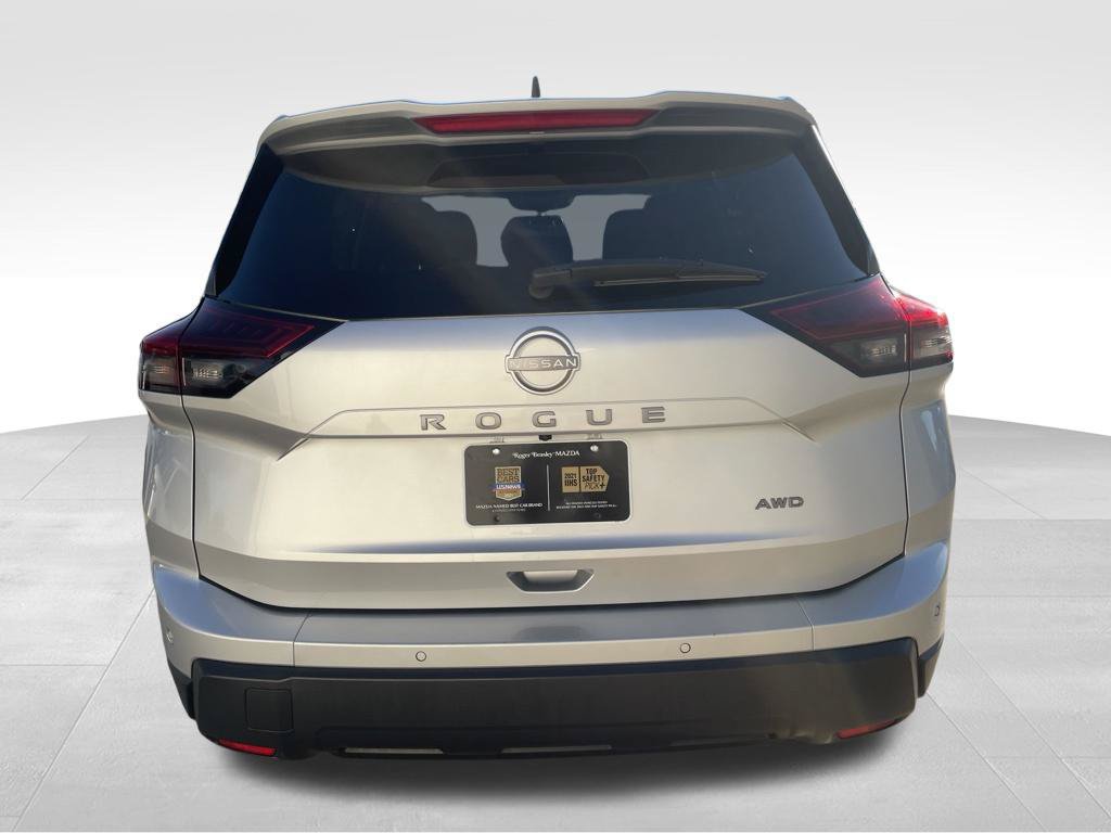 Used 2024 Nissan Rogue S AWD/4WD image 6
