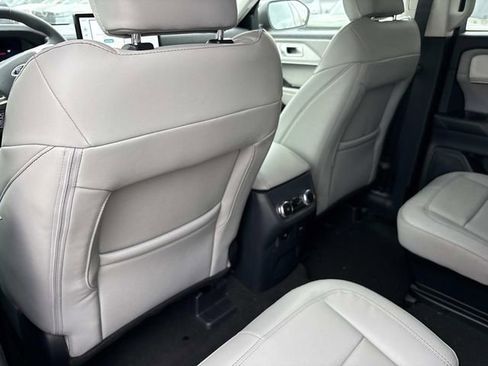 New 2026 Ford Explorer Active w/ Active Comfort Package RWD image 17