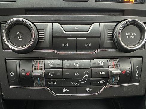 Used 2018 Ford Explorer XLT w/ Equipment Group 202A AWD/4WD image 7