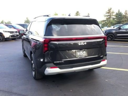 New 2026 Kia Carnival EX image 9