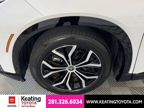 Certified 2025 Toyota Crown Signia AWD/4WD image 32