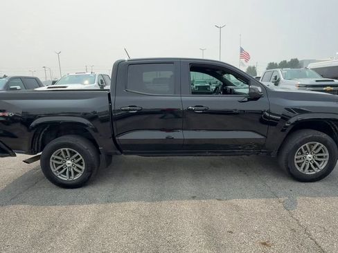 Used 2023 Chevrolet Colorado LT AWD/4WD image 9