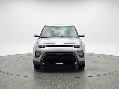 Used 2025 Kia Soul LX w/ LX Technology Package image 2