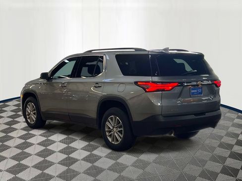 Used 2023 Chevrolet Traverse LT FWD image 3