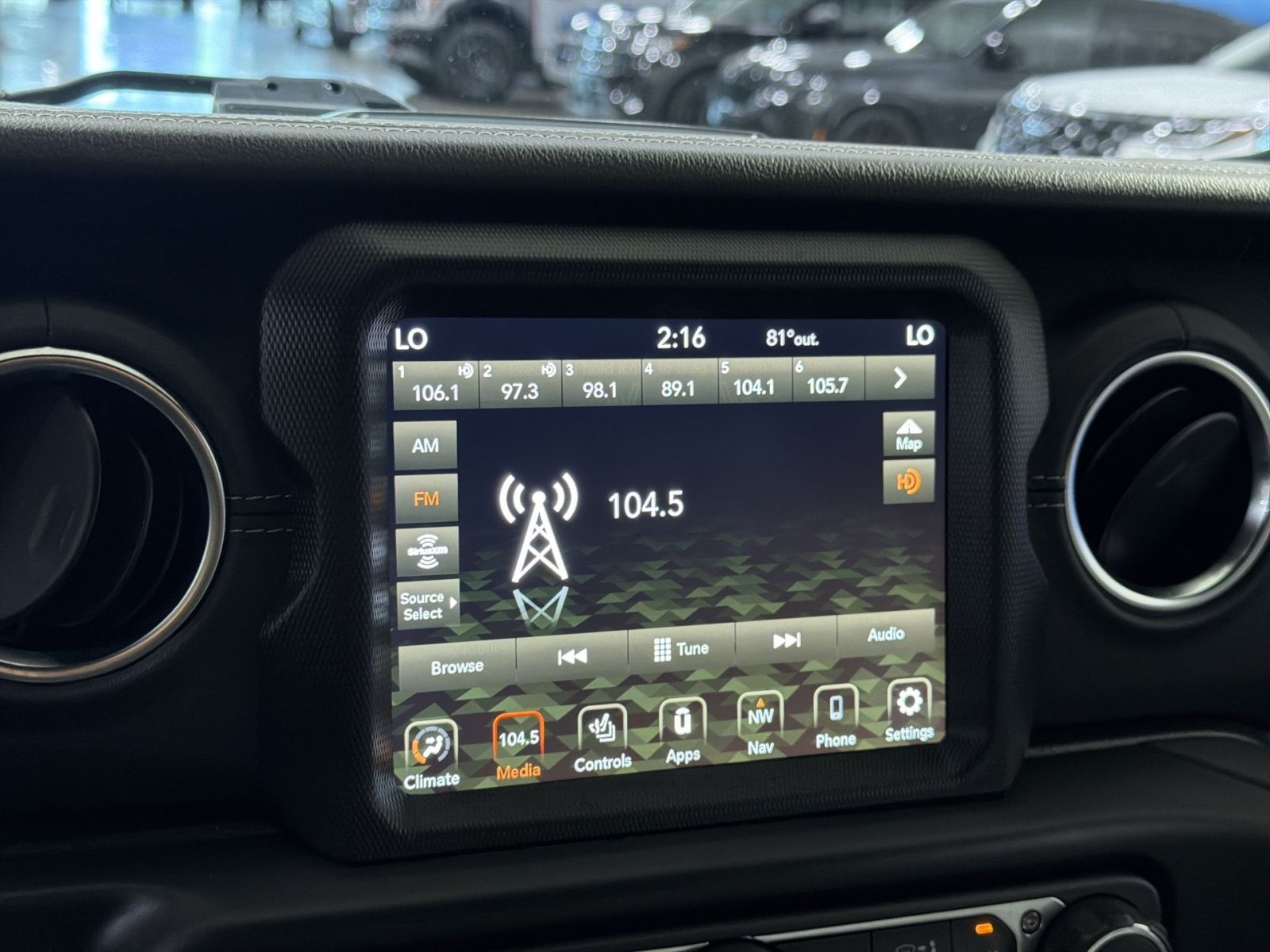 Used 2022 Jeep Wrangler Unlimited Sahara w/ Cold Weather Group AWD/4WD image 33