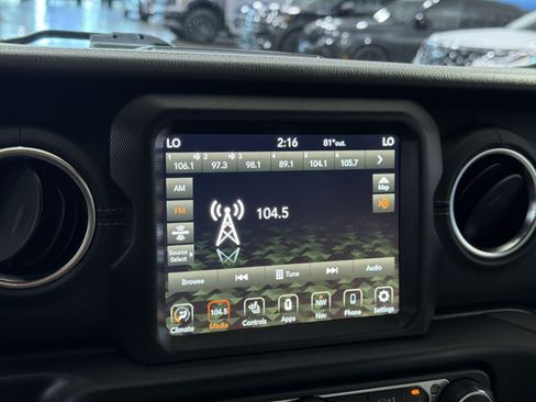 Used 2022 Jeep Wrangler Unlimited Sahara w/ Cold Weather Group AWD/4WD image 33