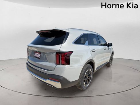 New 2026 Kia Sorento S FWD image 4