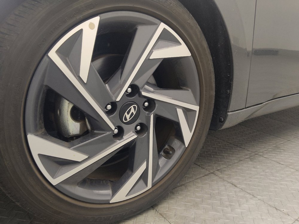 Used 2025 Hyundai Elantra SEL FWD image 31
