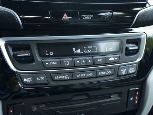 Used 2019 Honda Pilot Touring image 32