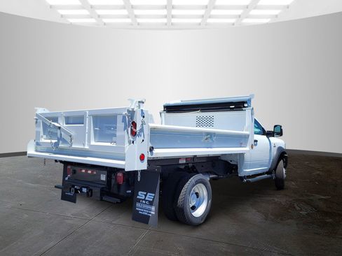 New 2026 RAM 5500 Tradesman w/ Chrome Appearance Group AWD/4WD image 4
