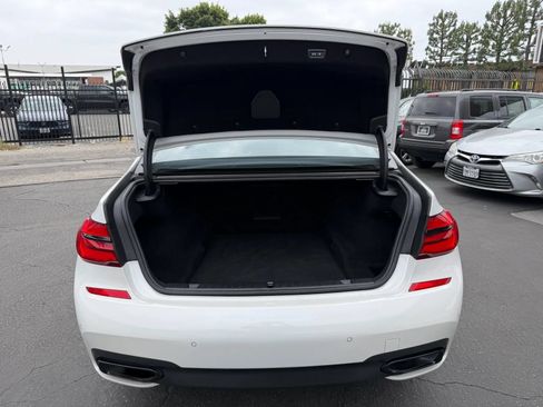 Used 2018 BMW 740i RWD image 18