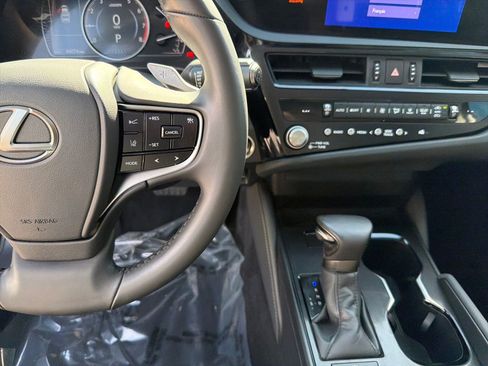Used 2023 Lexus ES 350 w/ Accessory Package (Z2) image 15