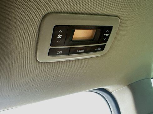 Used 2020 Toyota Sienna XLE Premium FWD image 27