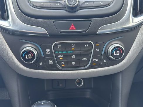 Used 2018 Chevrolet Equinox LT FWD image 24