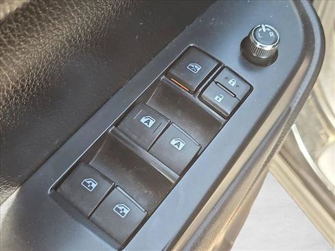 Used 2017 Toyota Highlander SE FWD image 12