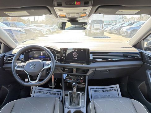 Used 2025 Volkswagen Jetta Sport image 21