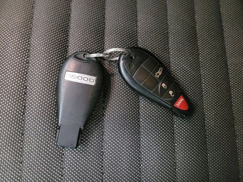 Used 2014 Dodge Challenger SXT image 32