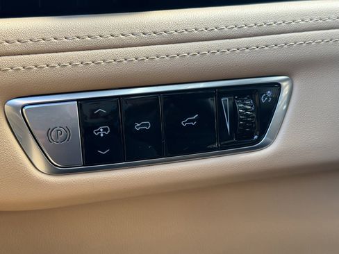 New 2025 Cadillac Escalade IQ Sport 2 w/ LPO, ONYX Package image 29