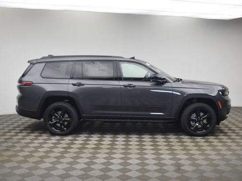 New 2025 Jeep Grand Cherokee L Altitude image 4