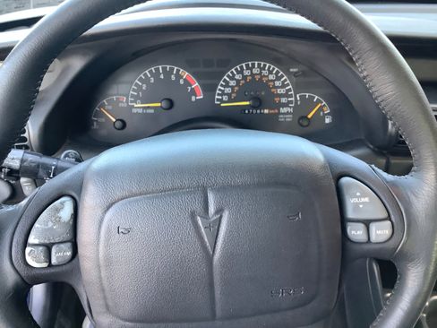 Used 1994 Pontiac Grand Prix SE image 17