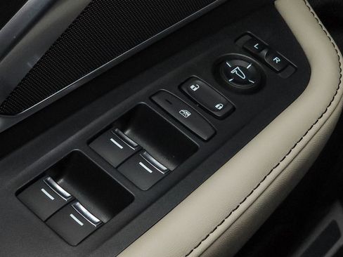 Used 2025 Acura RDX SH-AWD image 18