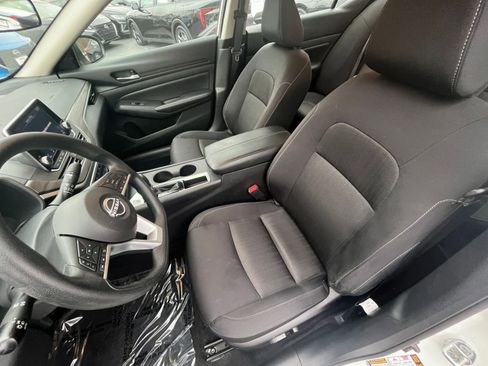 Used 2025 Nissan Altima 2.5 SV image 30