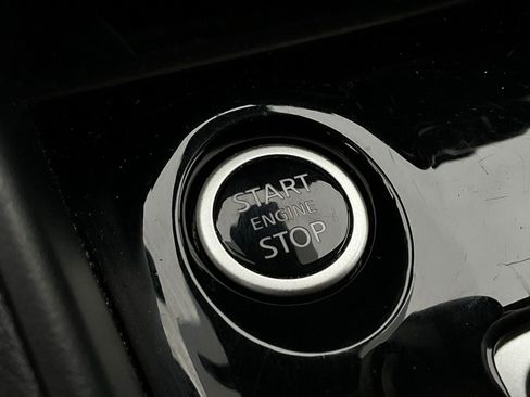 Used 2025 Nissan Versa SV image 22