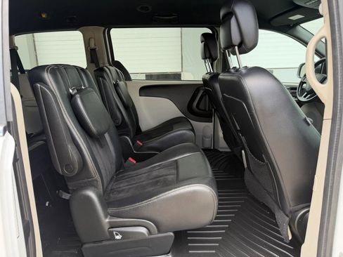 Used 2018 Dodge Grand Caravan SXT FWD image 14