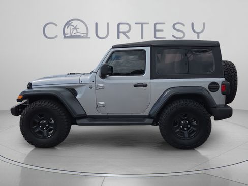 Used 2018 Jeep Wrangler Sport AWD/4WD image 2