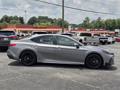 Used 2025 Toyota Camry SE FWD image 4