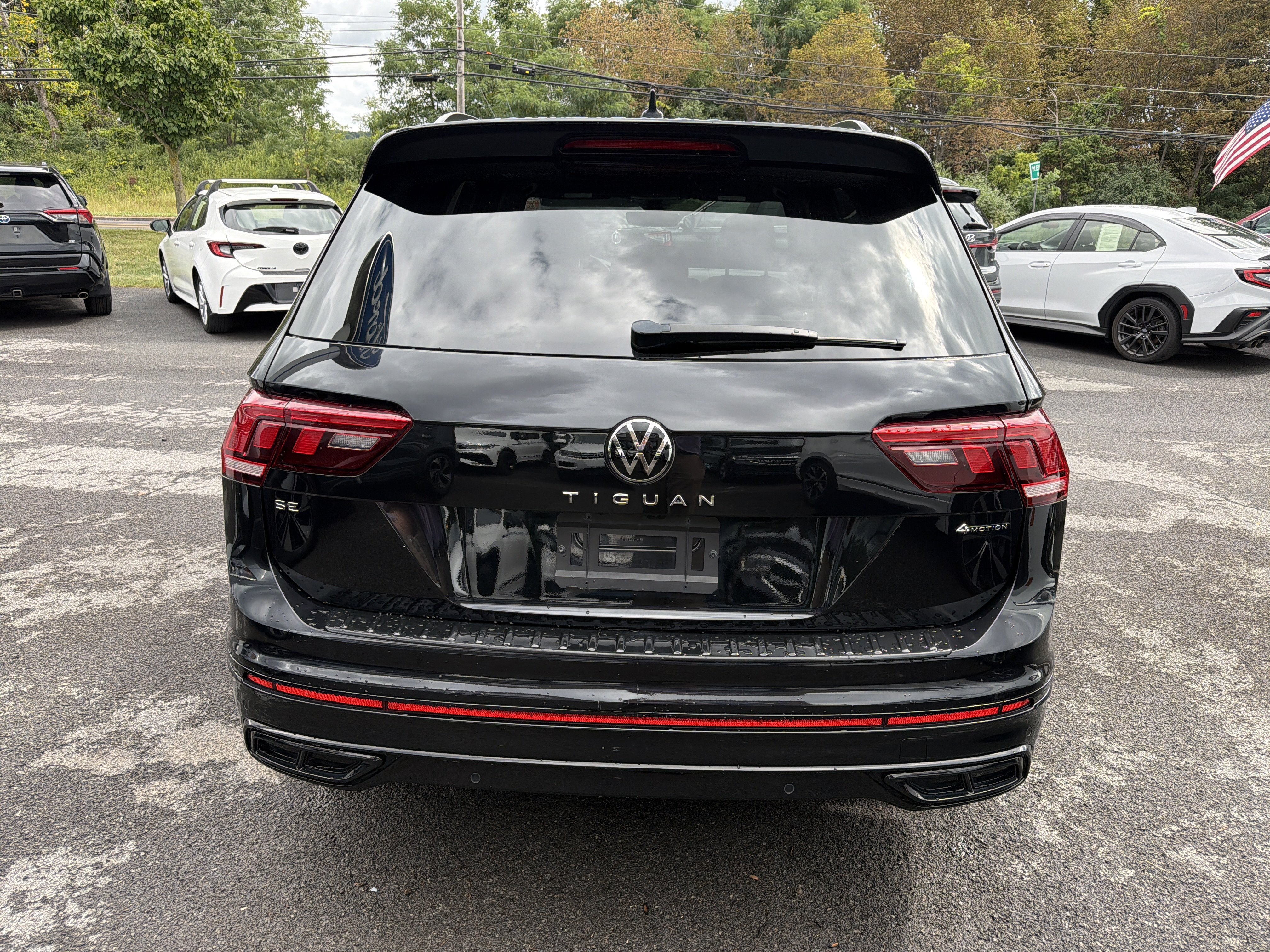 Used 2024 Volkswagen Tiguan SE R-Line AWD/4WD image 6