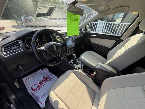 Used 2019 Volkswagen Tiguan SE w/ 3rd Row Seat Package AWD/4WD image 18