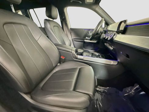 Used 2023 Mercedes-Benz GLB 250 4MATIC w/ Premium Package image 29