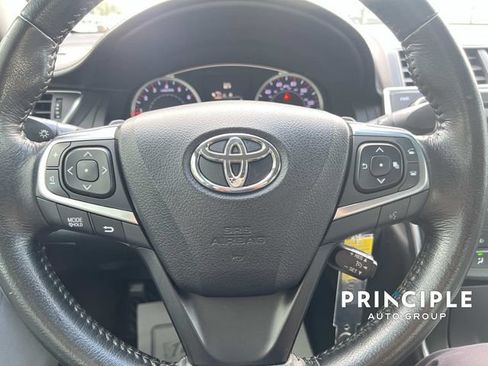 Used 2016 Toyota Camry SE FWD image 18