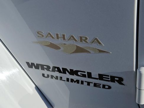 Used 2015 Jeep Wrangler Unlimited Sahara w/ Max Tow Package image 9